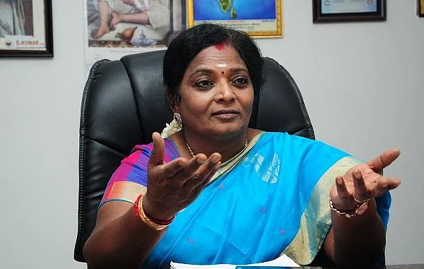 மத்திய அமைச்சரின் பிரஸ் மீட்டில் மாயமான தமிழிசையின் செல்போன்!