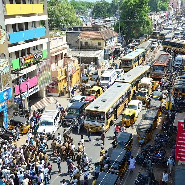கைவிட்ட ஸ்பான்சர்ஸ்! கையறுநிலையில் காவலர்கள்! - அவலத்தின் பிடியில் மதுரைப் போக்குவரத்துக் காவல்!