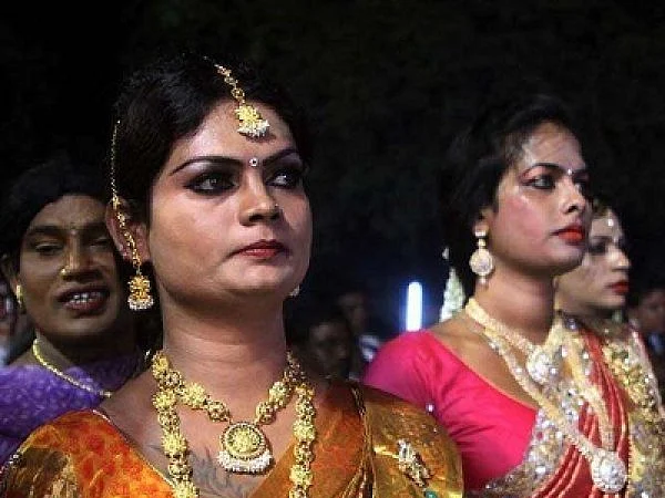 ``திருநங்கைகள் இனி மூன்றாம் பாலினம்!’’- அரசு விளக்கமும் திருநங்கைகள் எதிர்ப்பும்