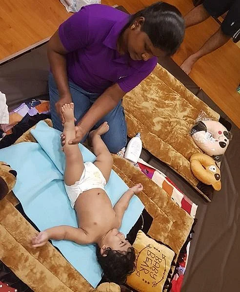 `மனஅழுத்தத்தைப் போக்கும் வழி' - பிறந்த குழந்தைகளை நீந்தவிடும் ஸ்பா!