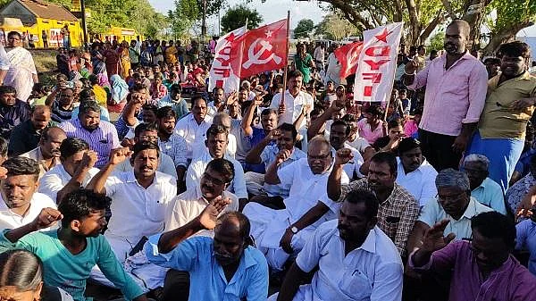 `புல்லுக்கட்டு உரசியதால் விரோதம்; பழிக்குப் பழி' - நெல்லையில் ஓட ஓட வெட்டிக் கொல்லப்பட்ட இளைஞர்!