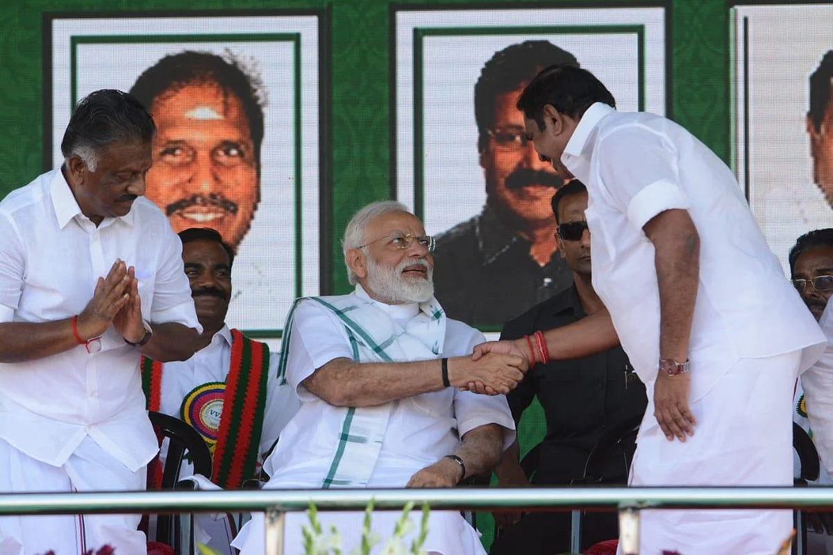 `நீங்க கவலைப்படாதீங்க... பாத்துக்கலாம்!’ - எடப்பாடி பழனிசாமியைத் தேற்றிய பா.ஜ.க