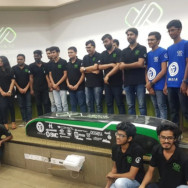 `மணிக்கு 1,200 கி.மீ செல்லும் வாகனம்' - சென்னை ஐ.ஐ.டி மாணவர்கள் குழு சாதனை