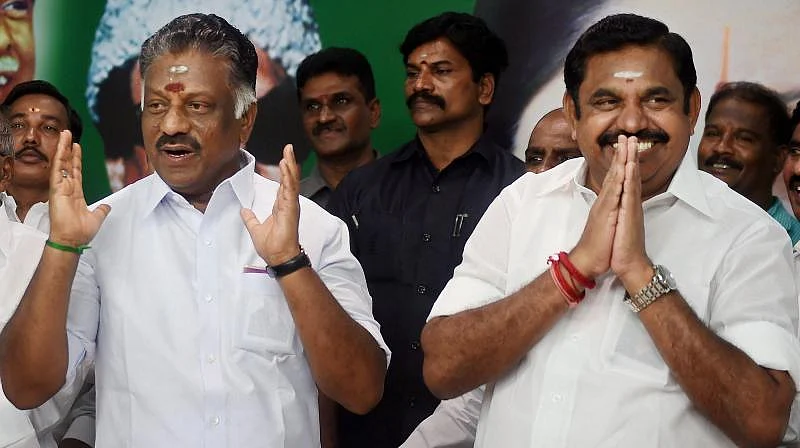 `எடப்பாடி பழனிசாமிக்கு செக் வைக்கிறாரா ஓ.பி.எஸ்?’ - டெல்லியில் நடக்கும் பேச்சுவார்த்தை!