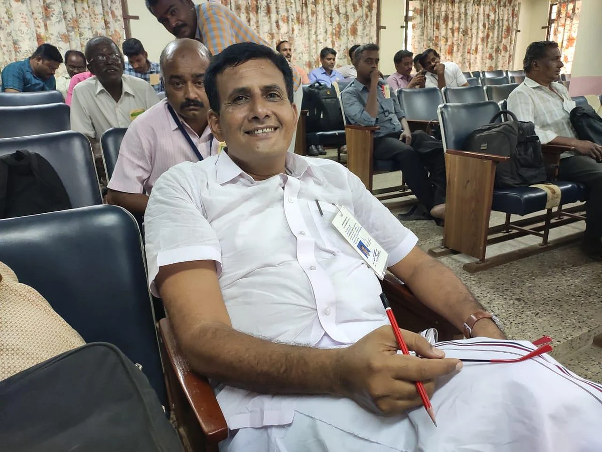 `எப்படி தோத்தோமுன்னு தெரிஞ்சா சொல்லிடுவனே...!' - ஈரோடு அ.தி.மு.க வேட்பாளர் கலகல