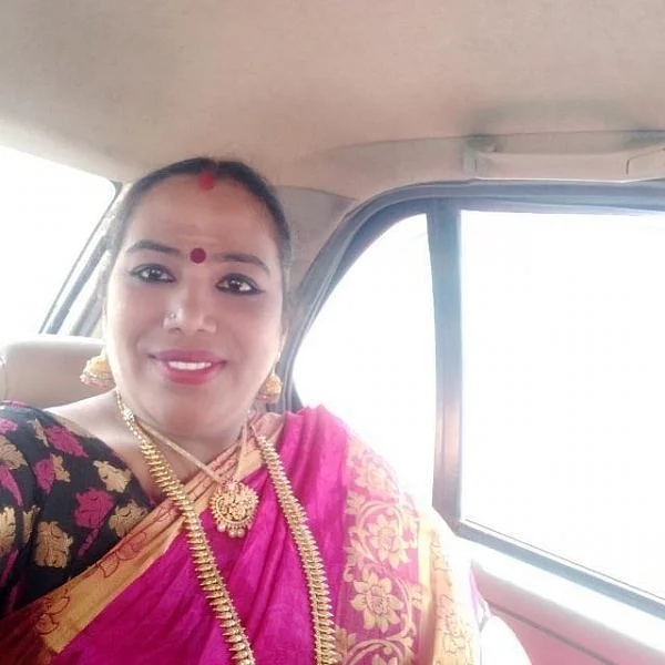 ''திருநங்கைகளைப் பொறுத்தவரை காதல் ஓர் அனுபவம்!" திருநங்கை அருணா