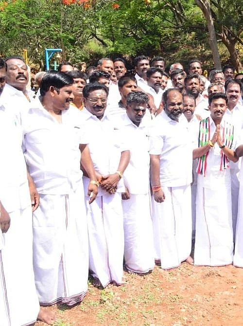 `மும்மொழிக் கொள்கை பற்றி முதல்வரும் துணை முதல்வரும் முடிவெடுப்பார்கள்!' - எம்.பி ரவீந்திரநாத் குமார்