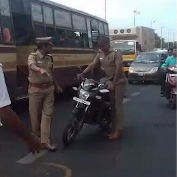 `போ... அங்க போயி வண்டியை நிப்பாட்டு!' - நடுரோட்டில் தலைகுனிந்த சப்-இன்ஸ்பெக்டர்