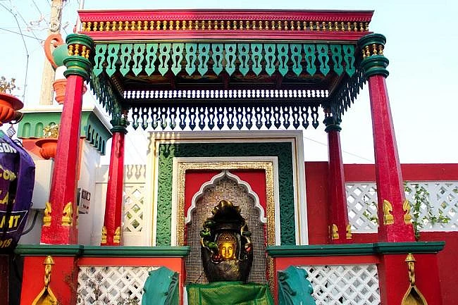 மனைவி சொன்ன ஒரு வார்த்தை; மினி அரண்மனையை எழுப்பிய கணவர்! - விழுப்புரம் பிரமாண்டம் #MyVikatan