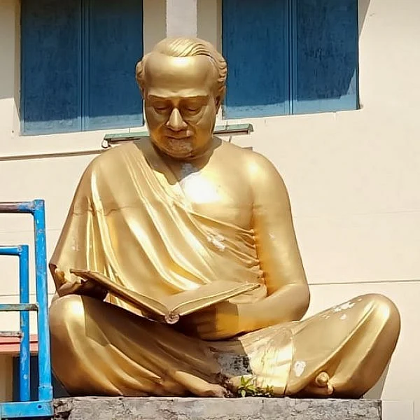 அறிஞர் அண்ணாவைப் பார்த்து பயந்த அ.தி.மு.க எம்.பி ரவீந்திரநாத்குமார்!