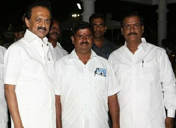 `60 கிலோ பூக்கள்; கருணாநிதியின் பேனா, ஃபீனிக்ஸ் பறவை!' - யார் இந்தப் பூக்கடை வெங்கடேசன்?
