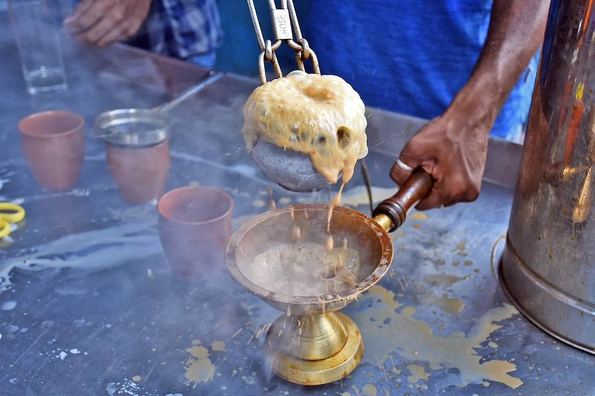 டீ கடை நடத்தும் பொறியியல் பட்டதாரி