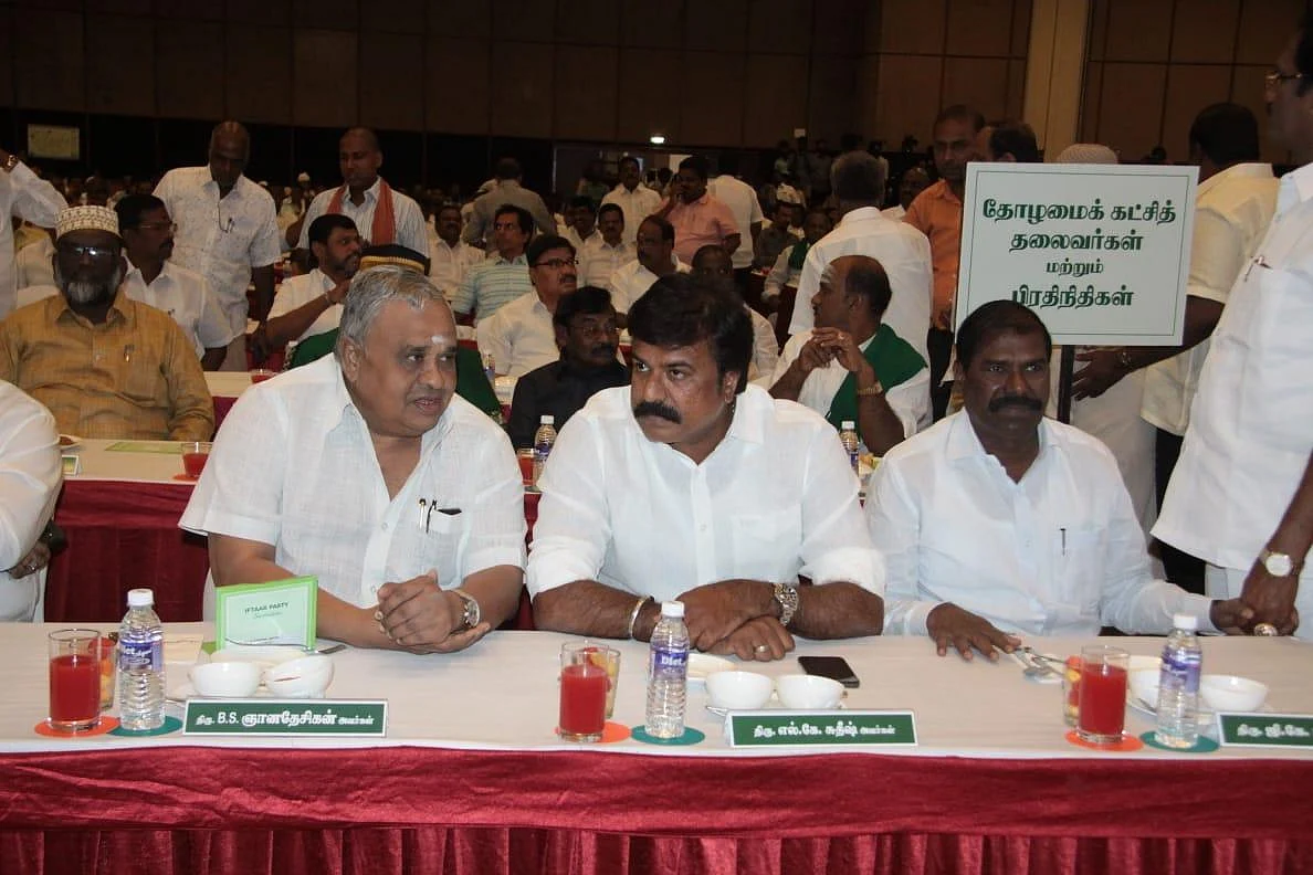 `ஜெயலலிதா தவறவிட்டதில்லை, எடப்பாடி ஏன்?!' - இப்தார் விருந்தைப் புறக்கணித்த பின்னணி