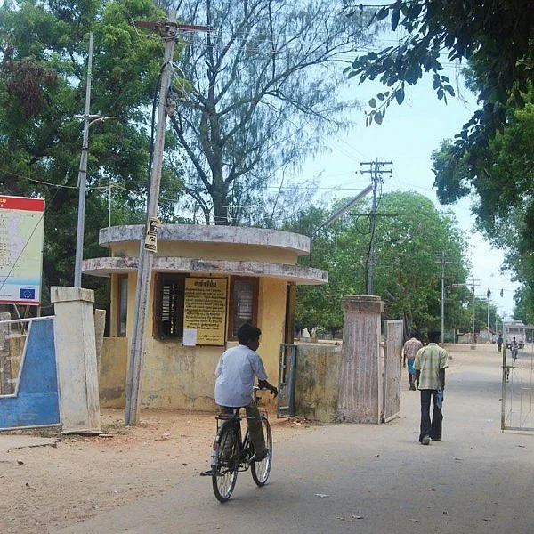 ராமநாதபுரம் மண்டபம் அகதிகள் முகாம்: ஆட்சியாளர்களால் பழிவாங்கப்படும் அதிகாரிகள்!