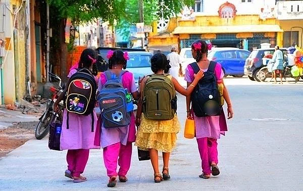 `நோ ஸ்கூல் பேக்; முதியோர் பென்ஷன்; மதுவிலக்கு’ - மாஸ் காட்டும் ஜெகன்மோகன் ரெட்டி!
