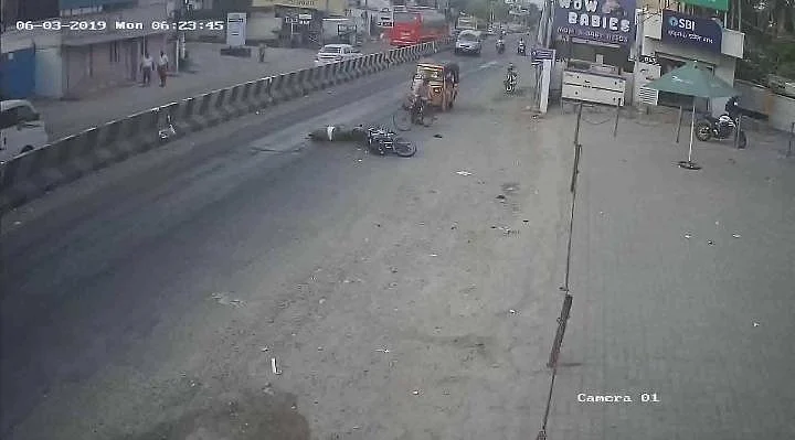 அஜாக்கிரதையால் பறிபோன உயிர்! - மனதைப் பதறவைக்கும் சிசிடிவி காட்சிகள்