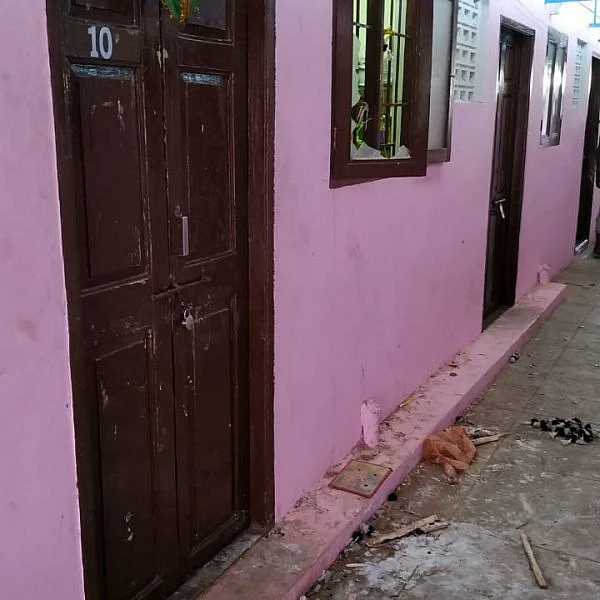 `வீட்டுக்குள் வைத்து பூட்டிய மனைவி; கேட்காத கணவர்' - 8 பேர் மீது ஆசிட் வீசிய பின்னணி #chennai