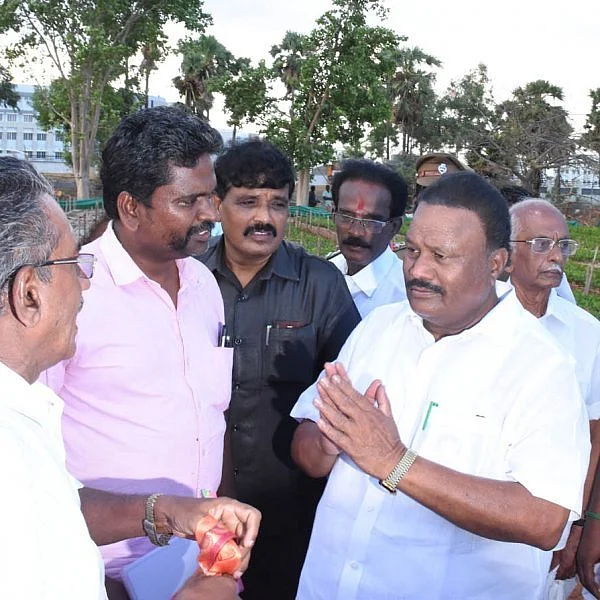 ``சசிகலாவுக்கும், தினகரனுக்கும் அ.தி.மு.க-வில் இடமில்லை!” - திண்டுக்கல் சீனிவாசன் உறுதி