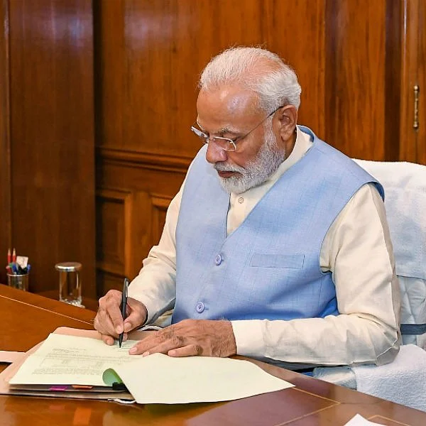 `அலுவலகங்களுக்கு வாருங்கள்; வீட்டில் இருந்து பணி செய்யக் கூடாது’- அமைச்சர்களுக்கு மோடி அட்வைஸ்