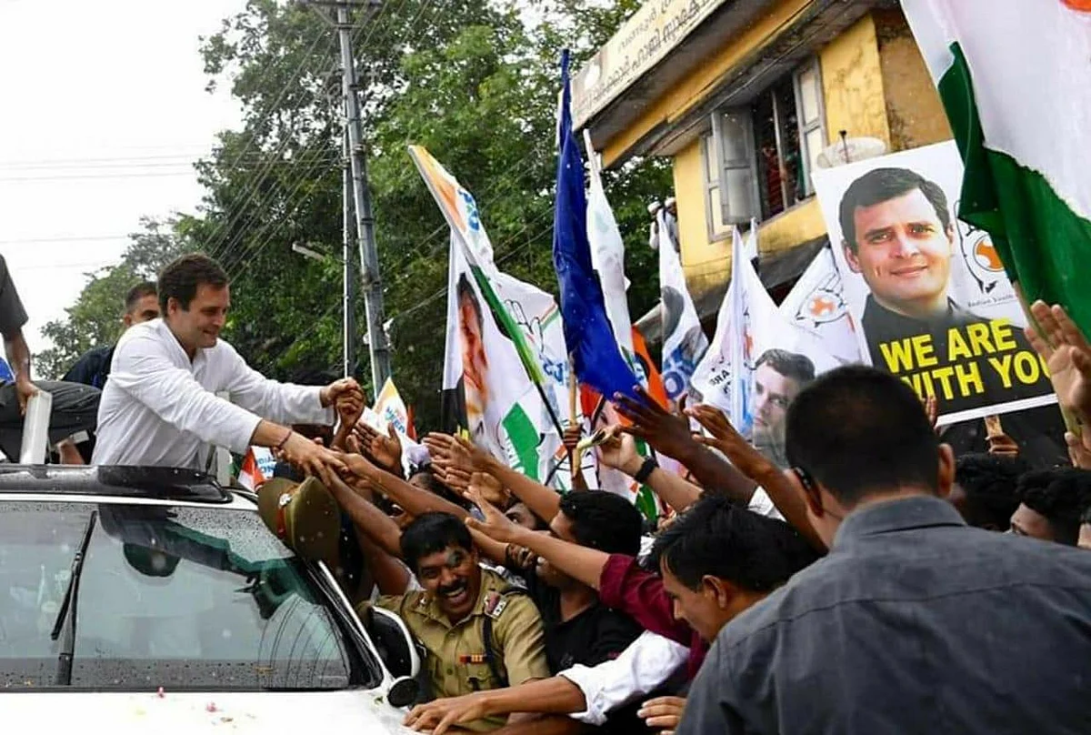 `விஷத்துக்கு எதிராக சண்டையிட்டுக்கொண்டிருக்கிறோம்!' - மோடியைச் சாடிய ராகுல் காந்தி
