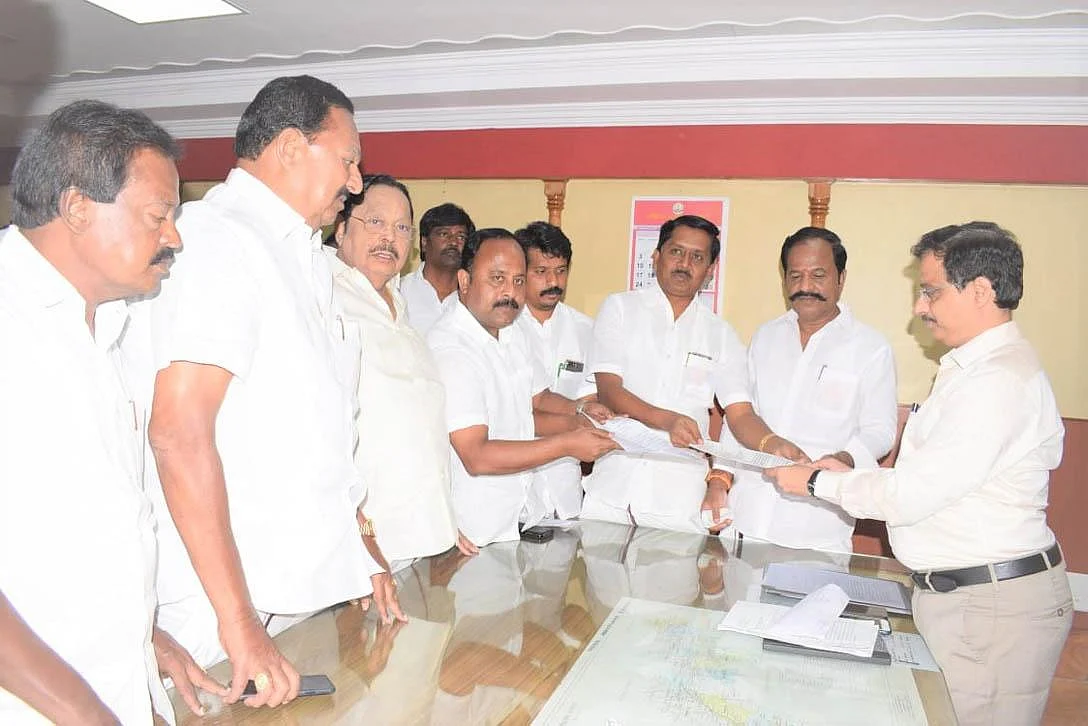 `யாரும் வாய்திறக்கக் கூடாது; அ.தி.மு.க-வில் வாய்ப்பூட்டுச் சட்டம்!' - துரைமுருகன் கிண்டல்