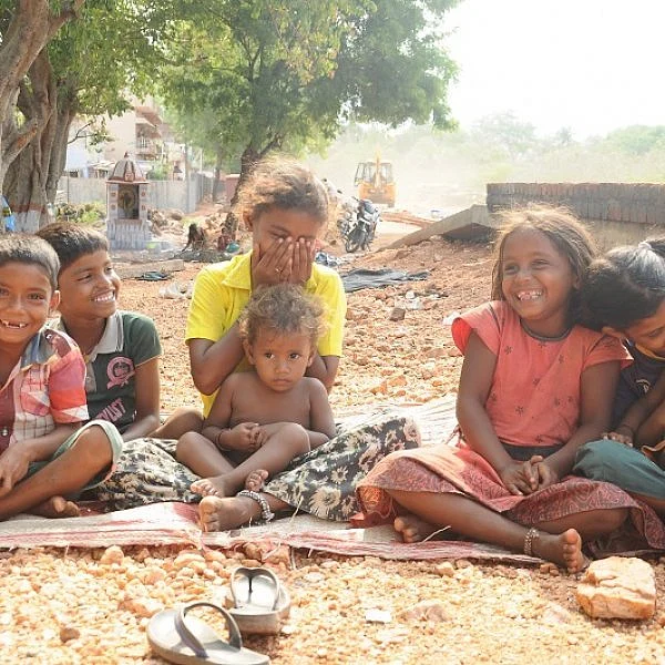 "நாங்க பிச்சையெடுக்கல... ஜக்கம்மா வாக்க சொல்லித்தான் கூலிவாங்குறோம்" - குறிசொல்லும் அந்தோணி