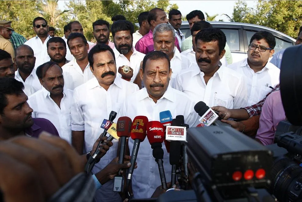 ஓ.எஸ்.மணியன் புறக்கணித்தது ஏன்?- இரண்டு காரணங்கள்!