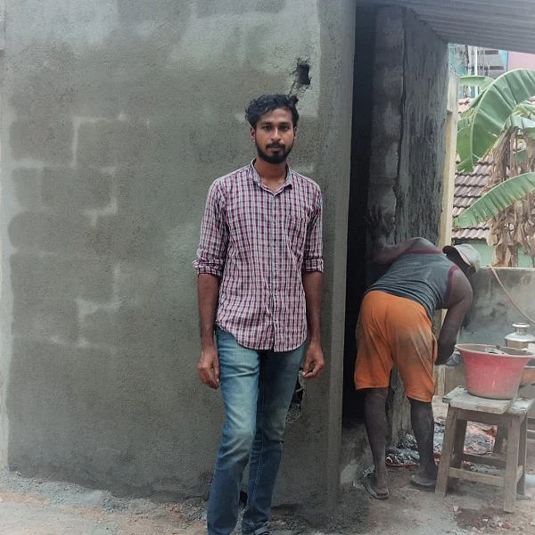 ‘இந்த உதவியை நாங்க மறக்க மாட்டோம்!’ - வறுமையில் தவித்த குடும்பத்தை நெகிழச்செய்த வேலூர் இளைஞர்