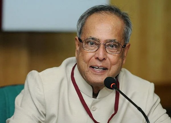 ‘விமர்சிக்காதீர்கள்; அவர்கள் சரியாகவே செய்கிறார்கள்!’ - காங்கிரஸுக்கு எதிராக பிரணாப் கருத்து