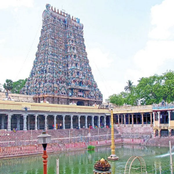 பணம் கொடுத்தால் சாமி தரிசனம்... பதவியில் இருந்தால் முக்கியத்துவம்!