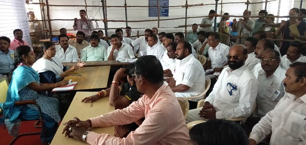 தேனியில் 20 நிமிடங்கள் தாமதமாக எண்ணப்பட்ட தபால் வாக்குகள்!