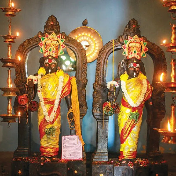தெய்வ மனுஷிகள்: வீரவை - சின்னவை