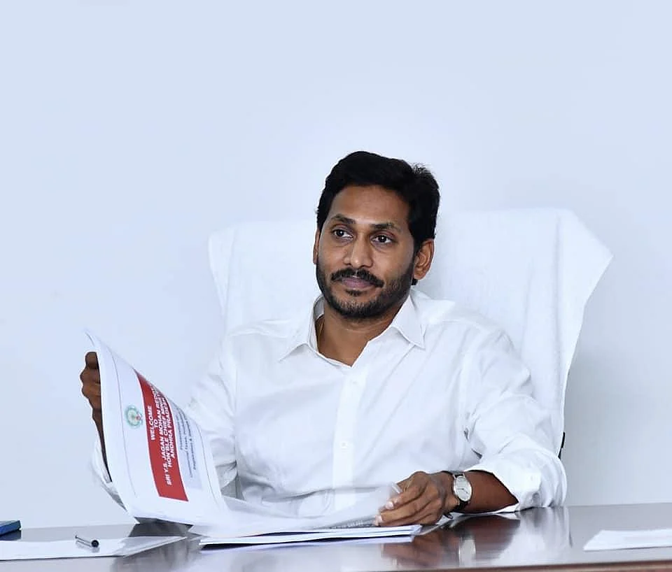 `கடந்த முறை அ.தி.மு.க; இந்த முறை ஒய்.எஸ்.ஆர்!' - மோடியின் ஆஃபரை யோசிக்கும் ஜெகன்மோகன் ரெட்டி