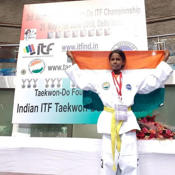 தெற்காசிய டேக்வாண்டோ போட்டியில் பதக்கம் வென்ற மாநகராட்சி பள்ளி மாணவி!