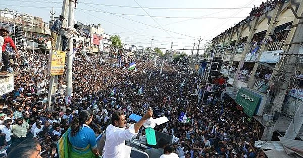 ஸ்கெட்ச் போட்ட பி.கே; தட்டித்தூக்கிய ஜெகன்! - பாபு கோட்டையைத் தகர்க்க வகுக்கப்பட்ட வியூகம்