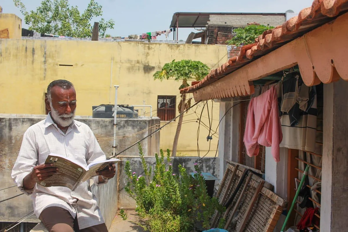 ஓய்வுக்குப் பிறகு 6 எம்.ஏ பட்டங்கள்! - அசத்தும் தூத்துக்குடி டிகிரி தாத்தா!