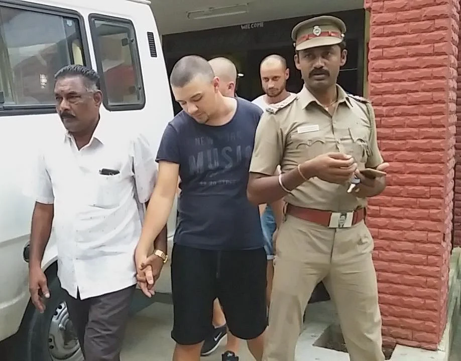 போலீஸாரிடம் சிக்கிய பல்கேரியா கொள்ளையர்கள்