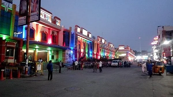 ரயில் நிலையம் அருகிலேயே தங்கும் அறை... திருப்பதியில் புதிய வசதி அறிமுகம்!