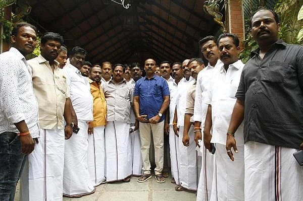 `தங்க தமிழ்ச்செல்வன் தினமும் ஒவ்வொரு மனநிலையுடன் இருப்பார்!' - டி.டி.வி தினகரன்