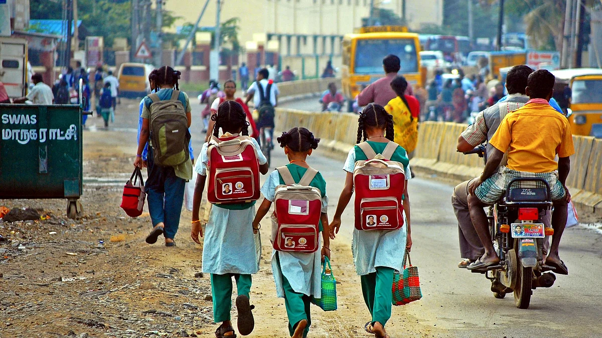 மாணவர்கள்
