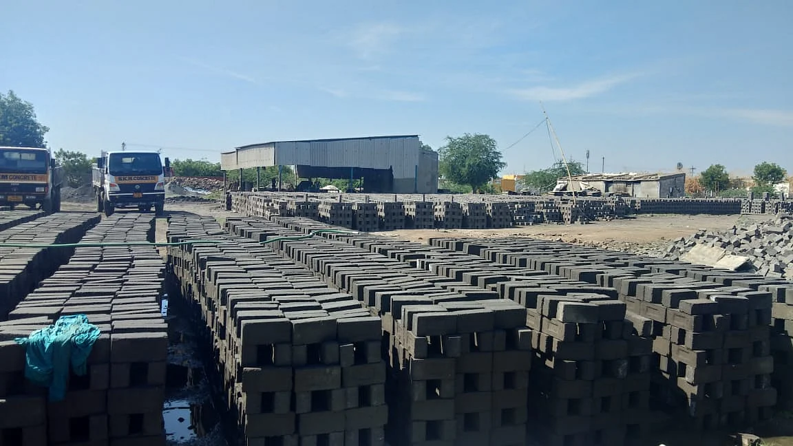 ஹாலோ பிளாக் தயாரிக்கும் இடம்