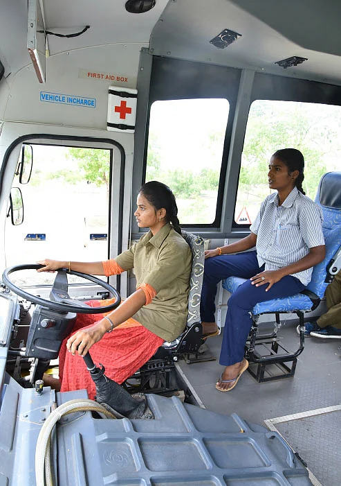 “கொல்லிமலையில்கூட லாரி ஓட்ட பயிற்சி கொடுக்கிறோம்!”