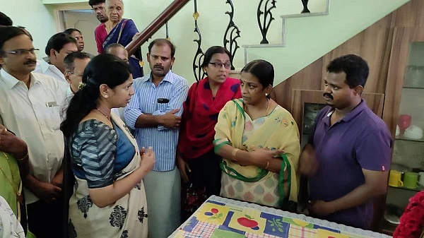 உமா மகேஸ்வரி குடும்பத்தினருக்கு ஆறுதல் தெரிவித்த கனிமொழி
