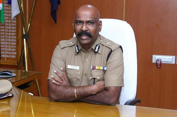 புதிய காவலர்களுக்கு முன்மாதிரியாகத் திகழும் 40 ப்ளஸ் போலீஸ் அதிகாரிகள்! #LifeStartsAt40 #நலம்நாற்பது