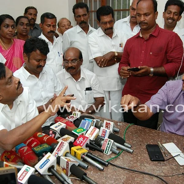 7 நாள்களுக்கு ஒருமுறை தண்ணீர் வர்ற இடம் சொல்லுங்க - செய்தியாளர்களின் கேள்வியால் ஷாக்கான தளவாய் சுந்தரம்