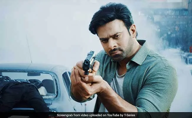 " 'பிங்க்'ல சண்டை இல்ல... 'நேர் கொண்ட பார்வை'ல ஏன் சண்டை?"
- திலீப் சுப்பராயன் பதில்