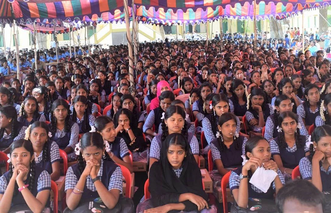 ‘முதல்வர் மாவட்டத்துக்கு போவதே பதவி உயர்வுதான்!’ - கலெக்டரைக் கலாய்த்த அமைச்சர் வீரமணி