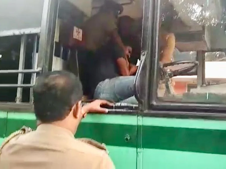 `சம்பளம்தான் கேட்டேன்; சஸ்பெண்டு செய்துவிட்டார்கள்!’ – தேனி அரசுப் பேருந்து ஓட்டுநர் வேதனை