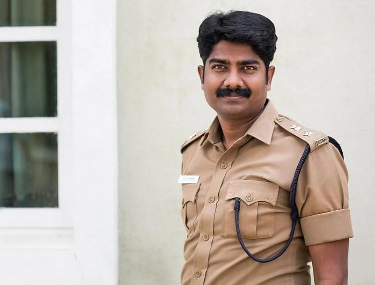 புதிய காவலர்களுக்கு முன்மாதிரியாகத் திகழும் 40 ப்ளஸ் போலீஸ் அதிகாரிகள்! #LifeStartsAt40 #நலம்நாற்பது
