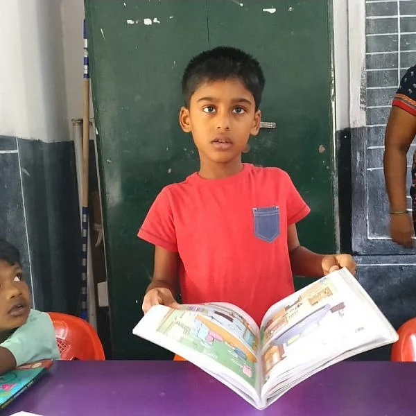 `லண்டனில் 1-ம் வகுப்பு; அரசுப் பள்ளியில் 2-ம் வகுப்பு!'- ஆச்சர்யப்பட வைத்த விழுப்புரம் பெற்றோர்